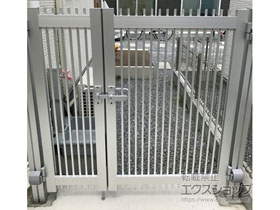 の門扉 シンプレオ門扉T1型 縦格子 両開き親子 門柱使用 施工例