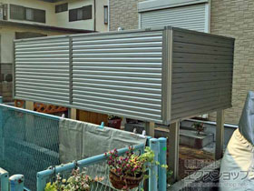 のフェンス・柵 ミエーネフェンス 目隠しルーバータイプ 2段支柱 自立建て用（パネル1段） 施工例