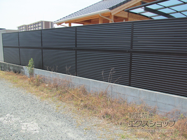 のフェンス・柵 ミエーネフェンス 目隠しルーバータイプ 2段支柱 施工例