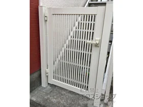 YKKAPの門扉 シンプレオ門扉2型 細縦格子 片開き 門柱使用 施工例