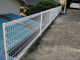 のフェンス・柵 メッシュフェンスM0 間仕切柱 施工例