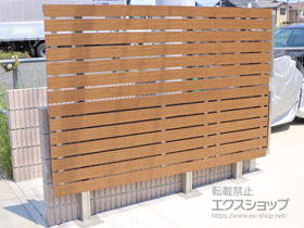 のフェンス・柵 ルシアスフェンスH02型 横板格子 複合カラー 2段支柱 自立建て用（パネル2段） 施工例