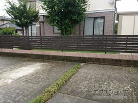 YKKAPのフェンス・柵・塀 ルシアスフェンスH07型 横板 自由柱 施工例