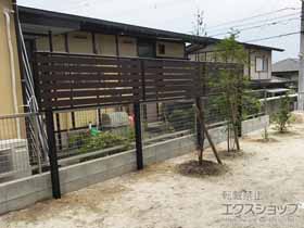 のフェンス・柵 モクアルフェンス 横板タイプ 上段のみ設置 自立建て用 施工例