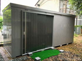 の物置・屋外倉庫 ネクスタ大型 一般型 5260×1790×2375 NXN-100H-PG 施工例