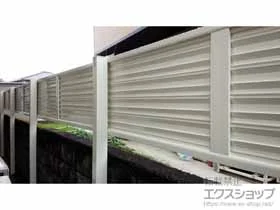 Value Selectのフェンス・柵・塀 ミエーネフェンス 目隠しルーバータイプ 2段支柱 施工例