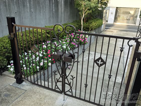 の門扉 ハーベリー4型 両開き 門柱タイプ 施工例