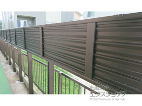 の門扉 シンプレオ門扉9型 横粗格子 両開き親子 機能子扉仕様 門柱使用 施工例