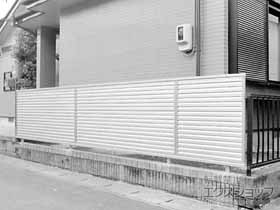 のフェンス・柵 ミエーネフェンス 目隠しルーバータイプ 自由柱施工 施工例