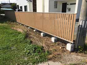 のフェンス・柵 ルシアスフェンスF03型 たて半目隠し 自由柱 施工例