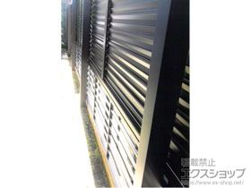 のフェンス・柵 シンプレオフェンス13型 ルーバータイプ＋シンプレオフェンス9型 横格子 施工例