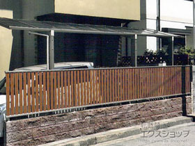 のフェンス・柵 ルシアスフェンスF03型 たて半目隠し 木調カラー 自由柱施工 施工例