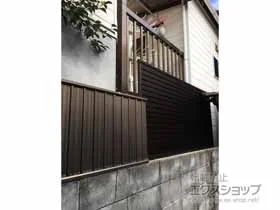 YKKAPのフェンス・柵・塀 シンプレオフェンス5型 横目隠し 3段支柱 自立建て用（パネル1段） 施工例