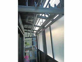 LIXIL リクシル(トステム)のバルコニー屋根 パワーアルファ L型 屋根タイプ 単体 積雪～30cm対応 ※バルコニー接続仕様 施工例