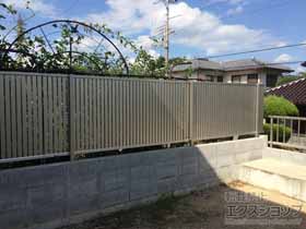 フェンス シンプレオフェンス4型 縦太格子 自由柱施工 施工例