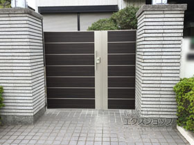 の門扉 ルシアス門扉BP02型 横目隠し 両開き親子 複合カラー 門柱使用 施工例