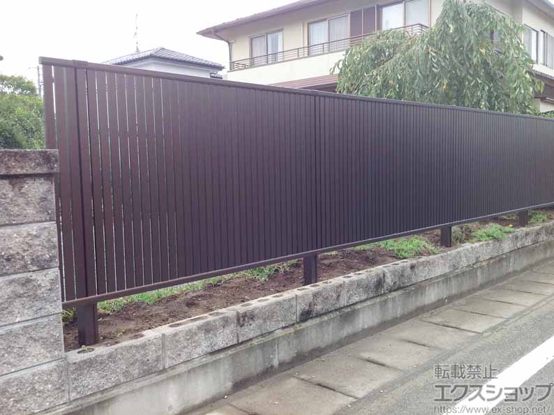 のフェンス・柵 シンプレオフェンス4型 たて太格子タイプ 2段支柱 施工例