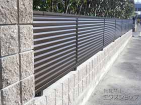 のフェンス・柵 ミエーネフェンス 目隠しルーバータイプ 自由柱施工 施工例