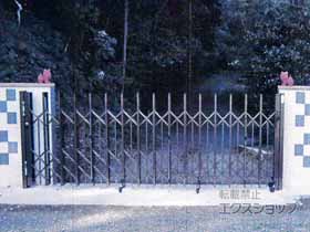 のカーゲート アルシャインII PG型R(ペットガード) Aタイプ ノンレール 片開き 350S 施工例