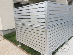 のフェンス・柵 シンプレオフェンスSY1型 横スリット 2段支柱 自立建て用（パネル2段） 施工例