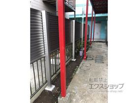 のフェンス・柵 ミエーネフェンス 目隠しルーバータイプ 2段支柱 自立建て用（パネル1段） 施工例