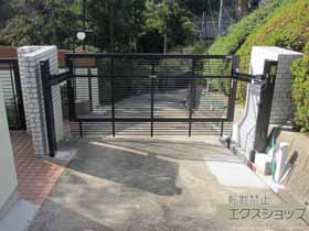 のカーゲート ラビーネ5型（ペットガードタイプ） 電動式 施工例