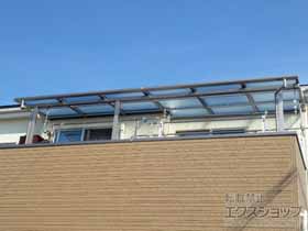 のバルコニー・ベランダ屋根 スピーネ F型 屋根タイプ 連棟 積雪〜20cm対応 躯体側出幅違い納まり 施工例