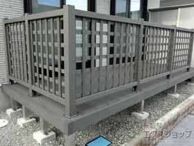 のウッドデッキ リウッドデッキ 200＋リウッドデッキフェンス1型＜井桁格子＞ 施工例