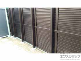 の ミエーネフェンス 目隠しルーバータイプ 2段支柱 自立建て用（パネル2段） 施工例