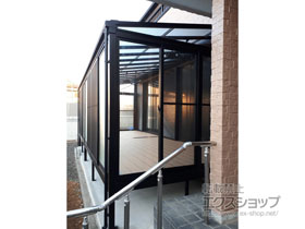 のテラス囲い・サンルーム サニージュ F型 床納まり 連棟 ランマ無 積雪〜20cm対応 施工例