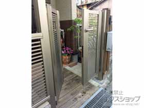 の門扉 【特注】エクモアX1型 横細格子 両開き 施工例