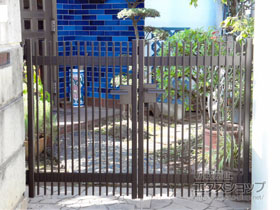 の門扉 ハイ千峰 両開き　柱使用 施工例