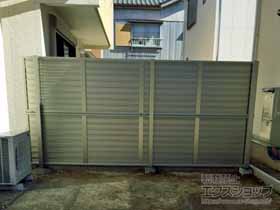 のフェンス・柵 ルシアスフェンスF02型 横目隠し 複合カラー 2段支柱 自立建て用（パネル2段） 施工例