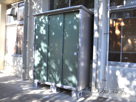 の物置・屋外倉庫 エスモ 一般型 1497×650×1959 ESE-1506A-EG 施工例