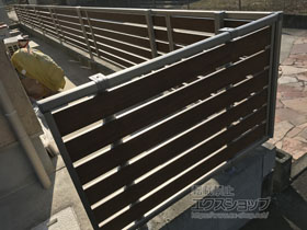 のフェンス・柵 ルシアスフェンスF04型 横半目隠し 自由柱 施工例