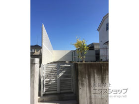 のフェンス・柵 ミエーネフェンス 目隠しルーバータイプ 2段支柱 自立建て用（パネル2段） 施工例