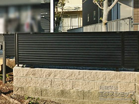 のフェンス・柵 ミエーネフェンス 目隠しルーバータイプ 自由柱施工 施工例
