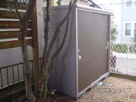 の物置・屋外倉庫 エスモ 一般型 1950×900×1959 ESE-1909A-DW 施工例