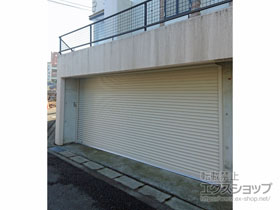 のガレージシャッター プラテアII スチールタイプ 外置き電動式 *1枚もの仕様 施工例