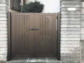 の門扉 シンプレオ門扉4型 縦太格子 両開き 門柱使用 施工例