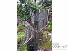 のフェンス・柵 ミエーネフェンス 目隠しルーバータイプ 2段支柱 自立建て用（パネル2段） 施工例