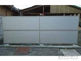 のフェンス・柵 ミエーネフェンス 目隠しルーバータイプ 2段支柱 自立建て用（パネル2段） 施工例