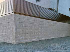 のフェンス・柵 ミエーネフェンス 目隠しルーバータイプ 自由柱施工＋ミエーネフェンス フェンス下 隙間隠し 施工例