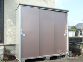 の物置・屋外倉庫 エスモ 一般型 2100×900×1959 ESE-2109A-MR 施工例