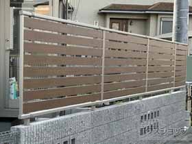 のフェンス・柵 ルシアスフェンスF04型 横板 複合カラー 自由柱施工 施工例