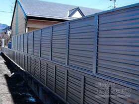 のフェンス・柵 ミエーネフェンス 目隠しルーバータイプ 自由柱 施工例