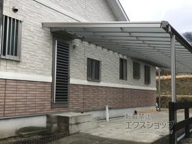 のテラス屋根 ヴェクターテラス F型 テラスタイプ 三連棟 積雪〜20cm対応※特殊納まり（張り出し） 施工例