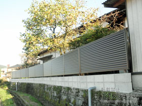 のフェンス・柵 ミエーネフェンス 目隠しルーバータイプ 自由柱施工 施工例