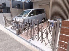 のカーゲート トリップゲート RB型 ノンレール 両開き 60W 施工例