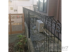 のフェンス・柵 メッシュフェンス G10-R 自由柱 施工例